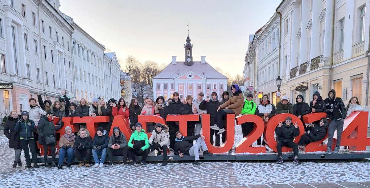  22.11.2023 10.a un 10.b klase devās ekskursijā uz Igauniju, Tartu