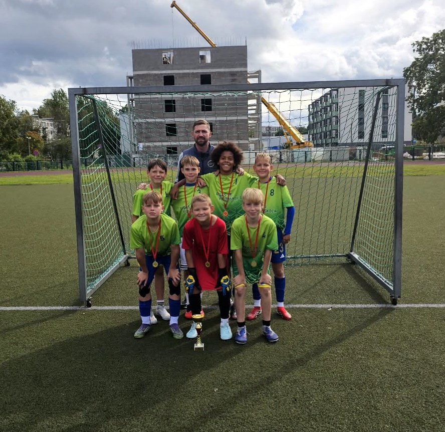 Zēnu futbola komanda izcīna 1.vietu